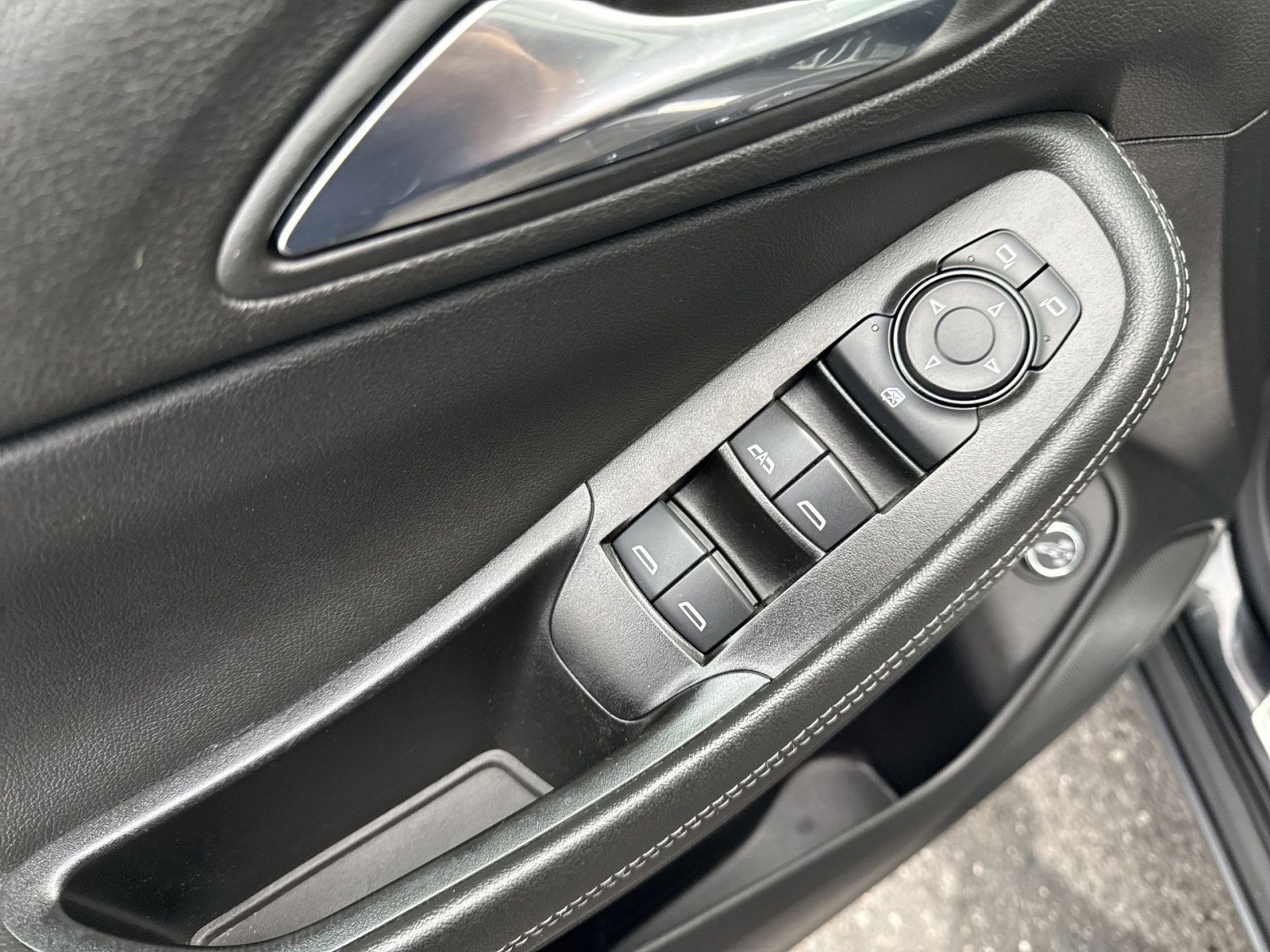 Used 2023 Buick Encore GX Essence w/ Experience Buick Package image 14