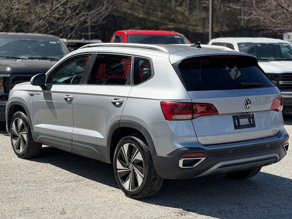 Used 2024 Volkswagen Taos SE AWD/4WD image 3