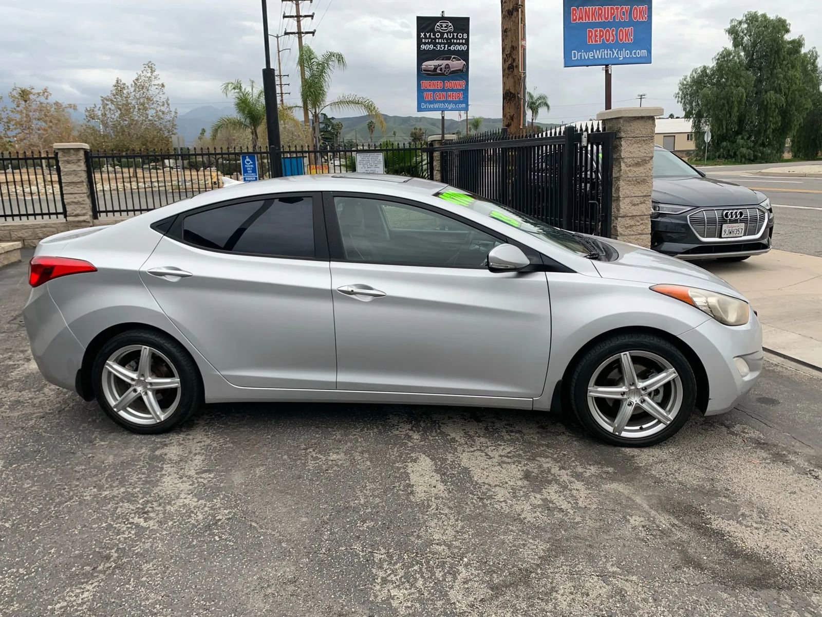 Used 2013 Hyundai Elantra Limited w/ Technology Pkg image 3