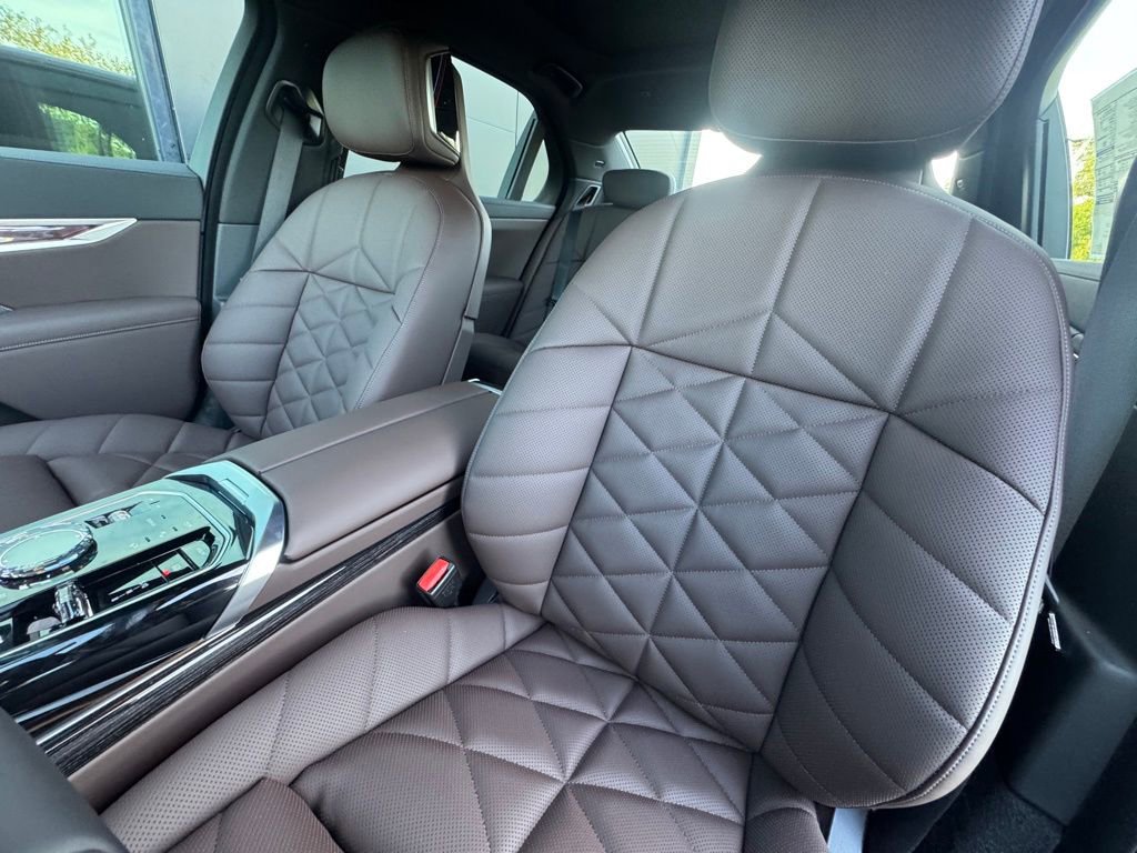 Used 2026 BMW 740i xDrive w/ Premium Package image 17