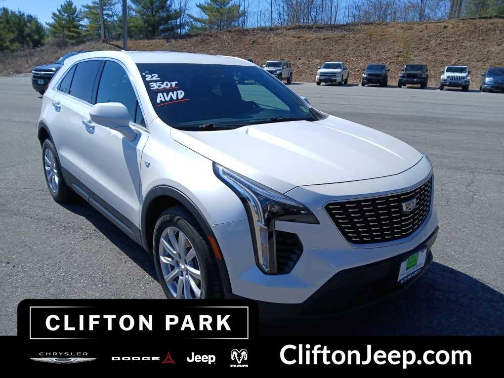 Used 2022 Cadillac XT4 Luxury w/ Cold Weather Package image 3