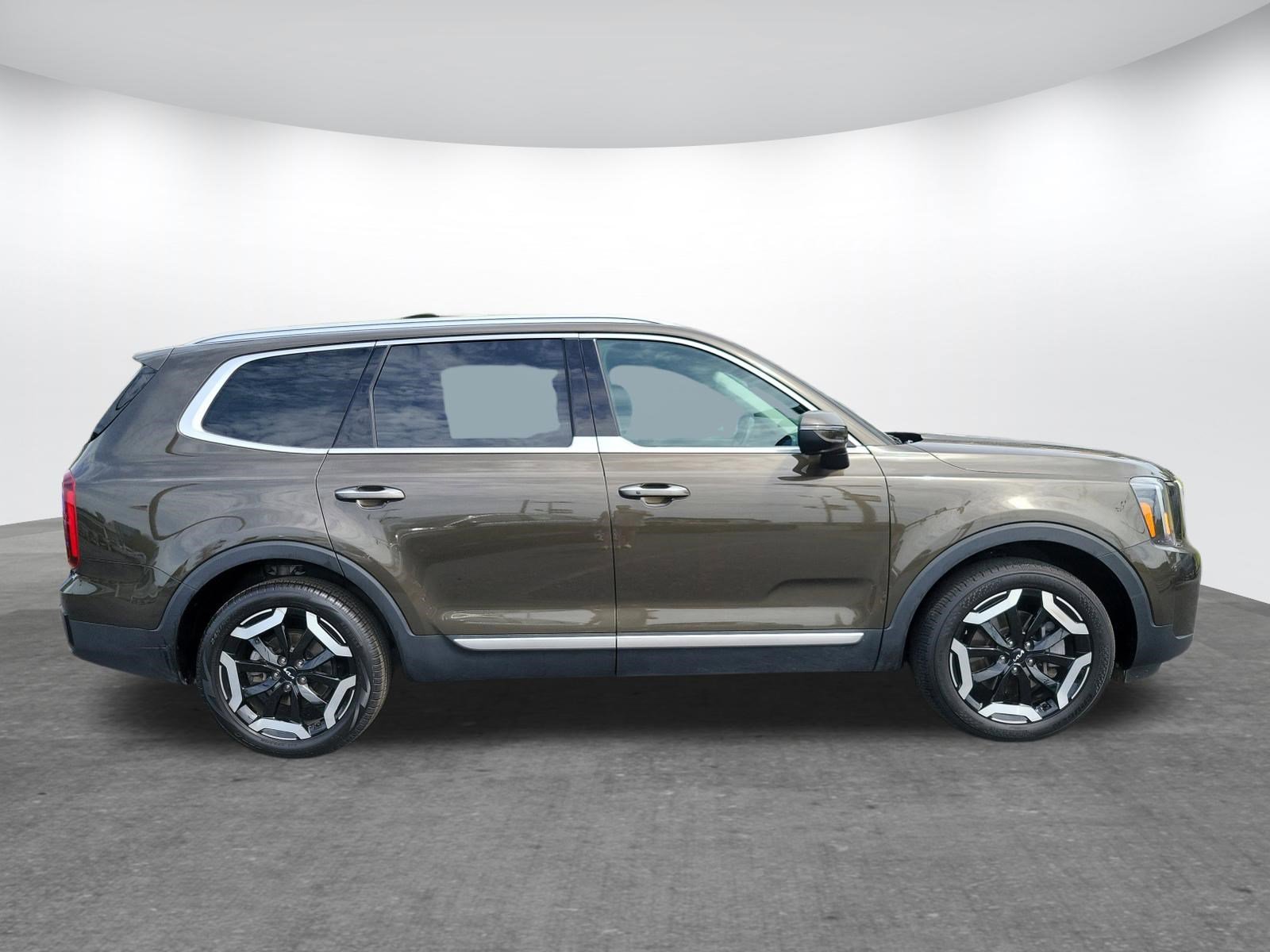 Used 2024 Kia Telluride S w/ S Sunroof Package image 2