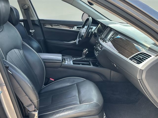 Used 2015 Hyundai Genesis 3.8 w/ Option Group 03 RWD image 10