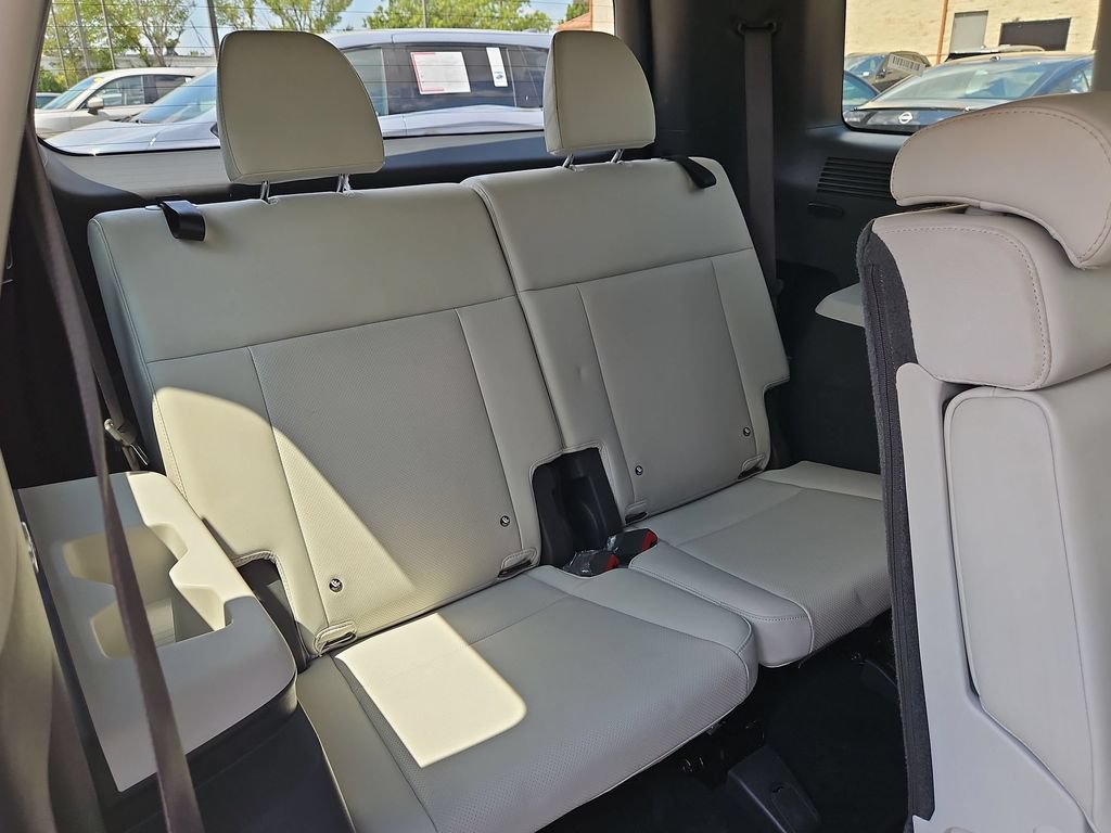Used 2025 Hyundai Santa Fe SEL FWD image 30