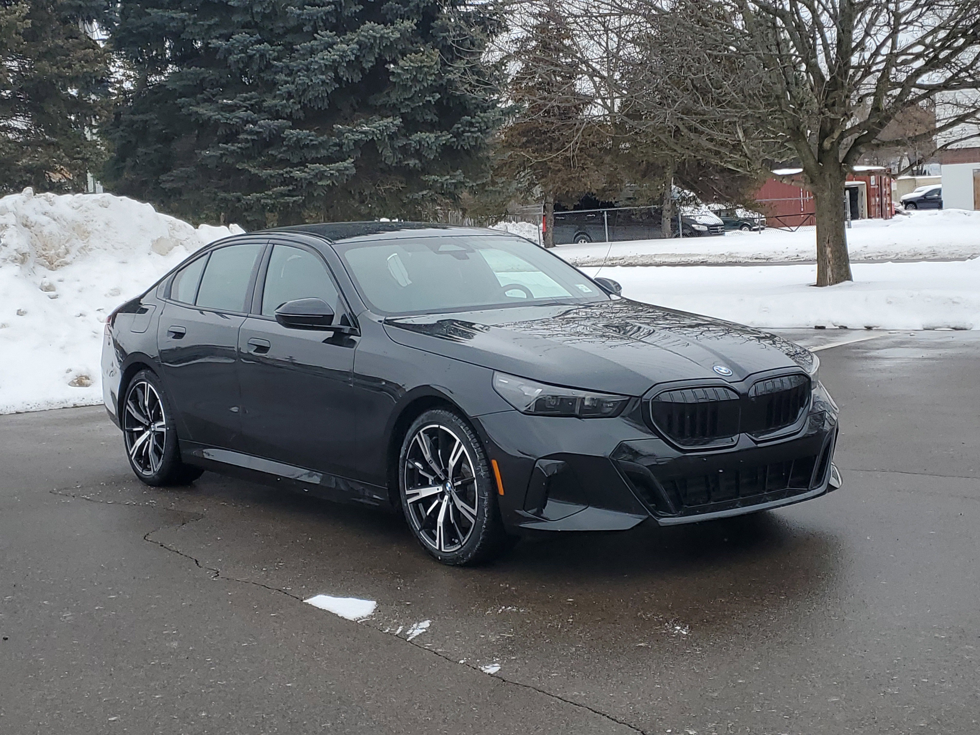 New 2026 BMW 550e xDrive w/ Executive Package image 4
