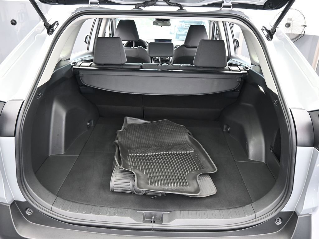 Used 2025 Toyota RAV4 XLE image 40