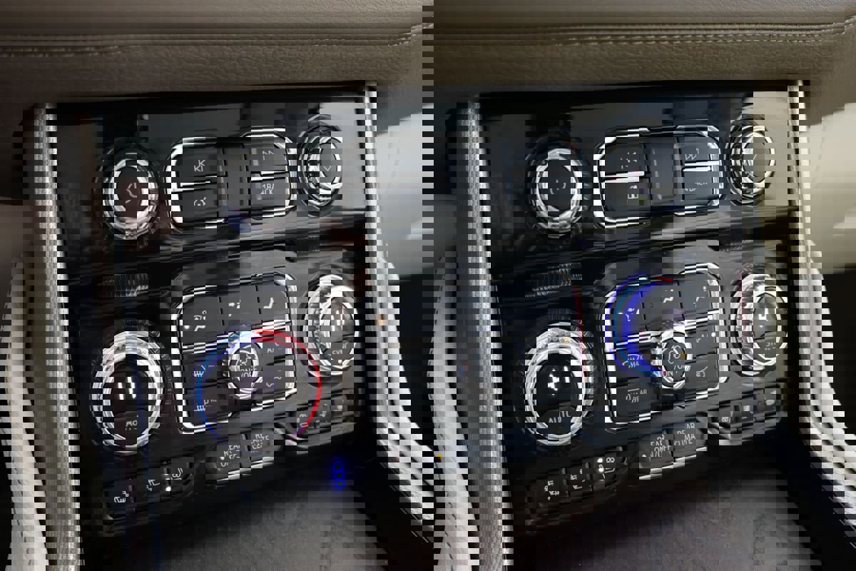 Used 2021 GMC Yukon XL Denali w/ Denali Ultimate Package image 32