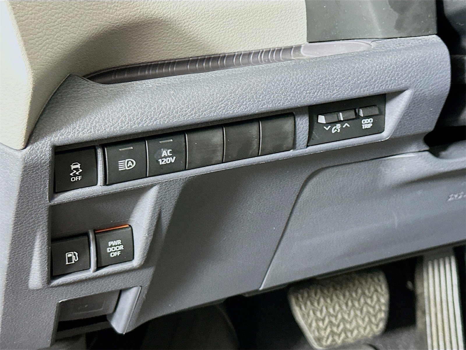 Certified 2023 Toyota Sienna XLE image 10