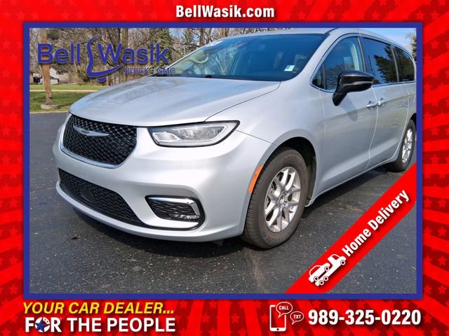 Used 2024 Chrysler Pacifica Touring-L FWD image 1