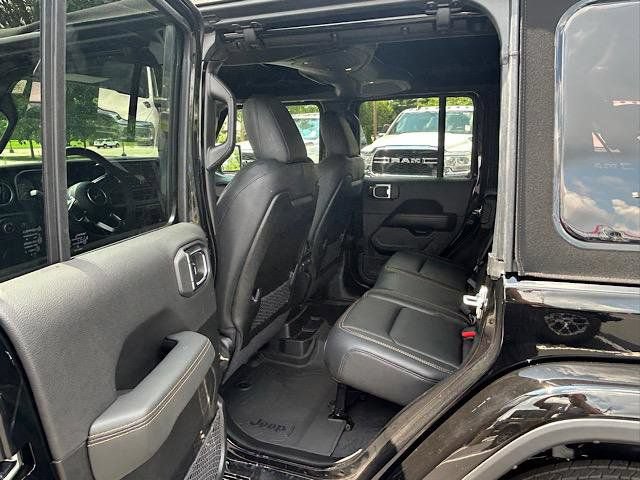 New 2025 Jeep Wrangler Unlimited Sahara AWD/4WD image 11
