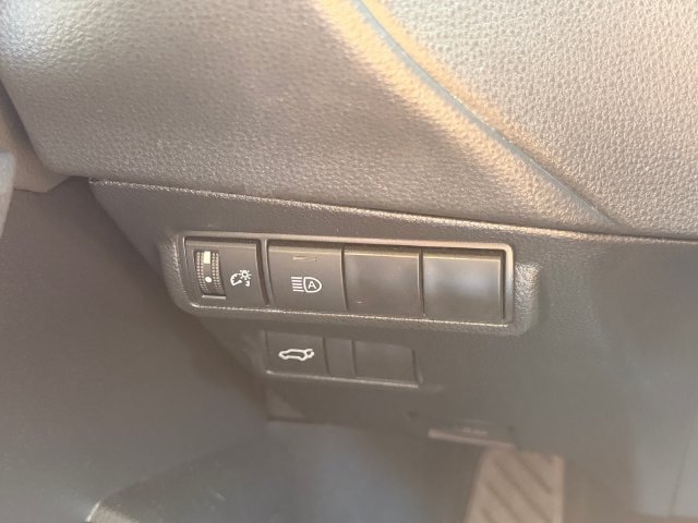 Used 2023 Toyota Corolla Cross XLE w/ Convenience Package AWD/4WD image 27