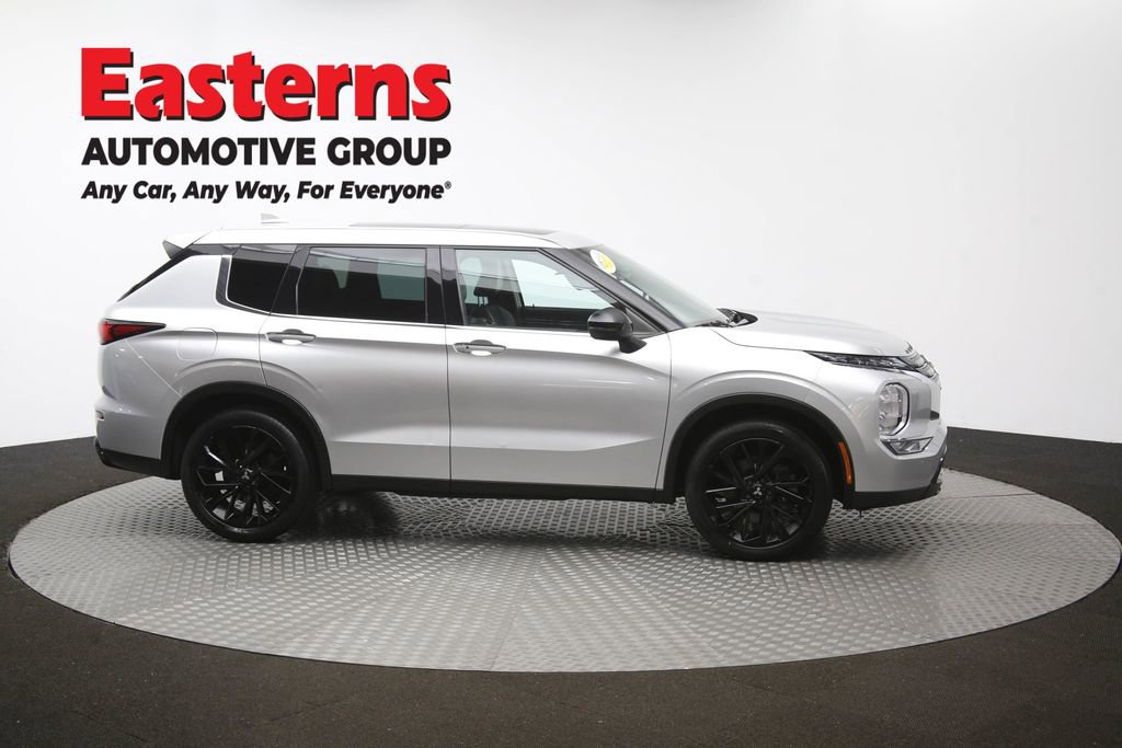 Used 2022 Mitsubishi Outlander SE image 45
