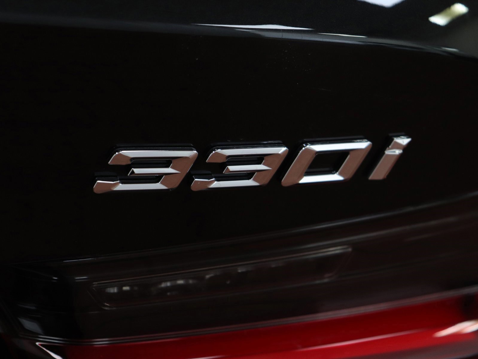 Used 2025 BMW 330i xDrive Sedan w/ Premium Package image 11