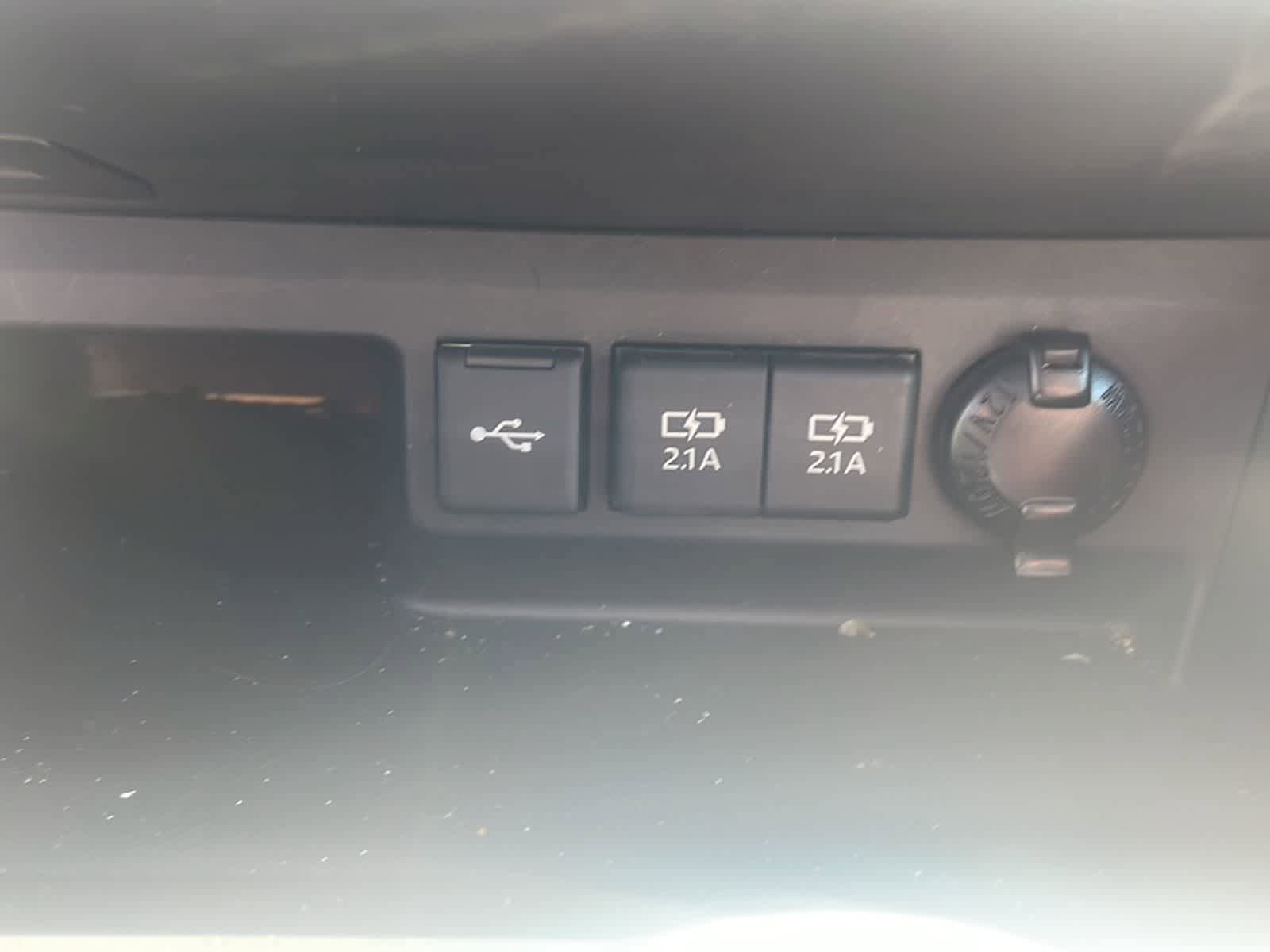 Used 2021 Toyota Highlander XLE AWD/4WD image 19