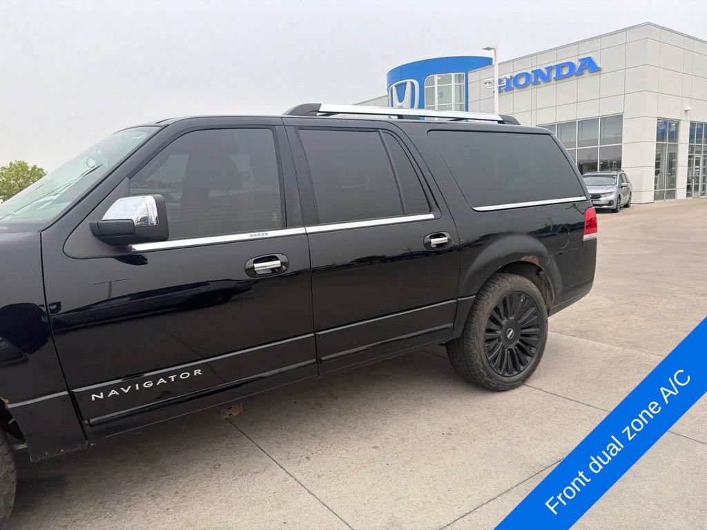 Used 2017 Lincoln Navigator L Select AWD/4WD image 4