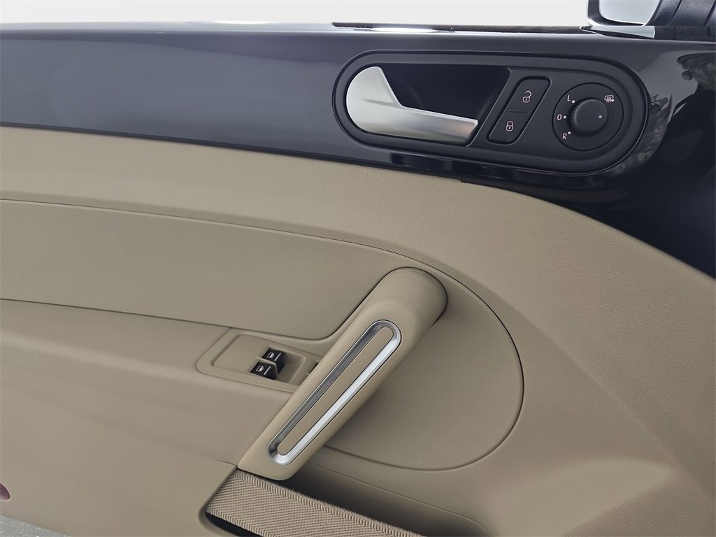 Used 2014 Volkswagen Beetle 2.5 image 29