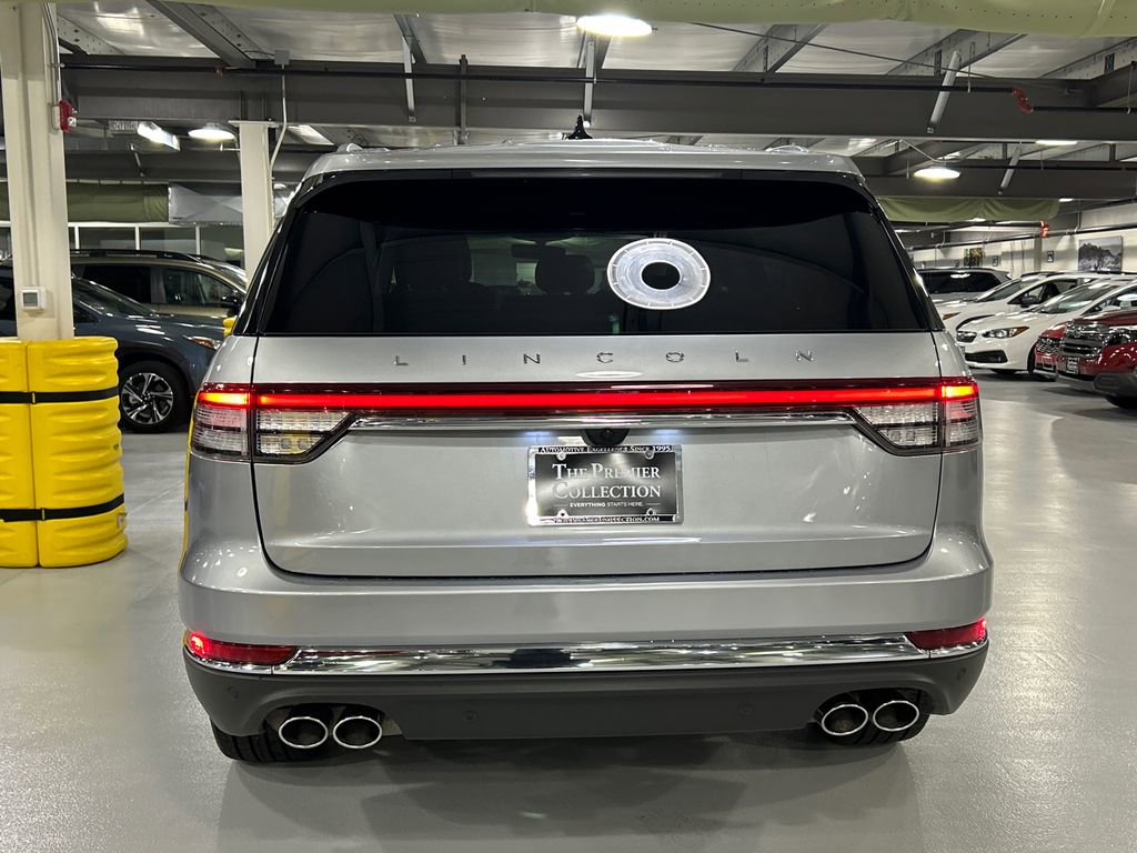 Certified 2023 Lincoln Aviator AWD image 3