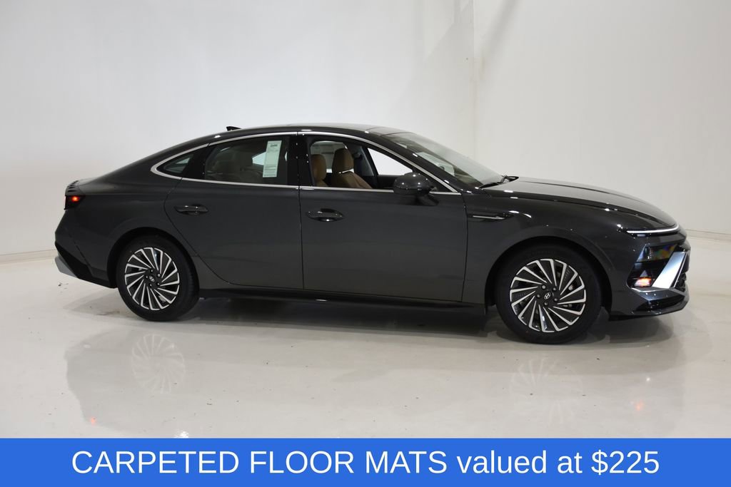 New 2025 Hyundai Sonata Limited image 3