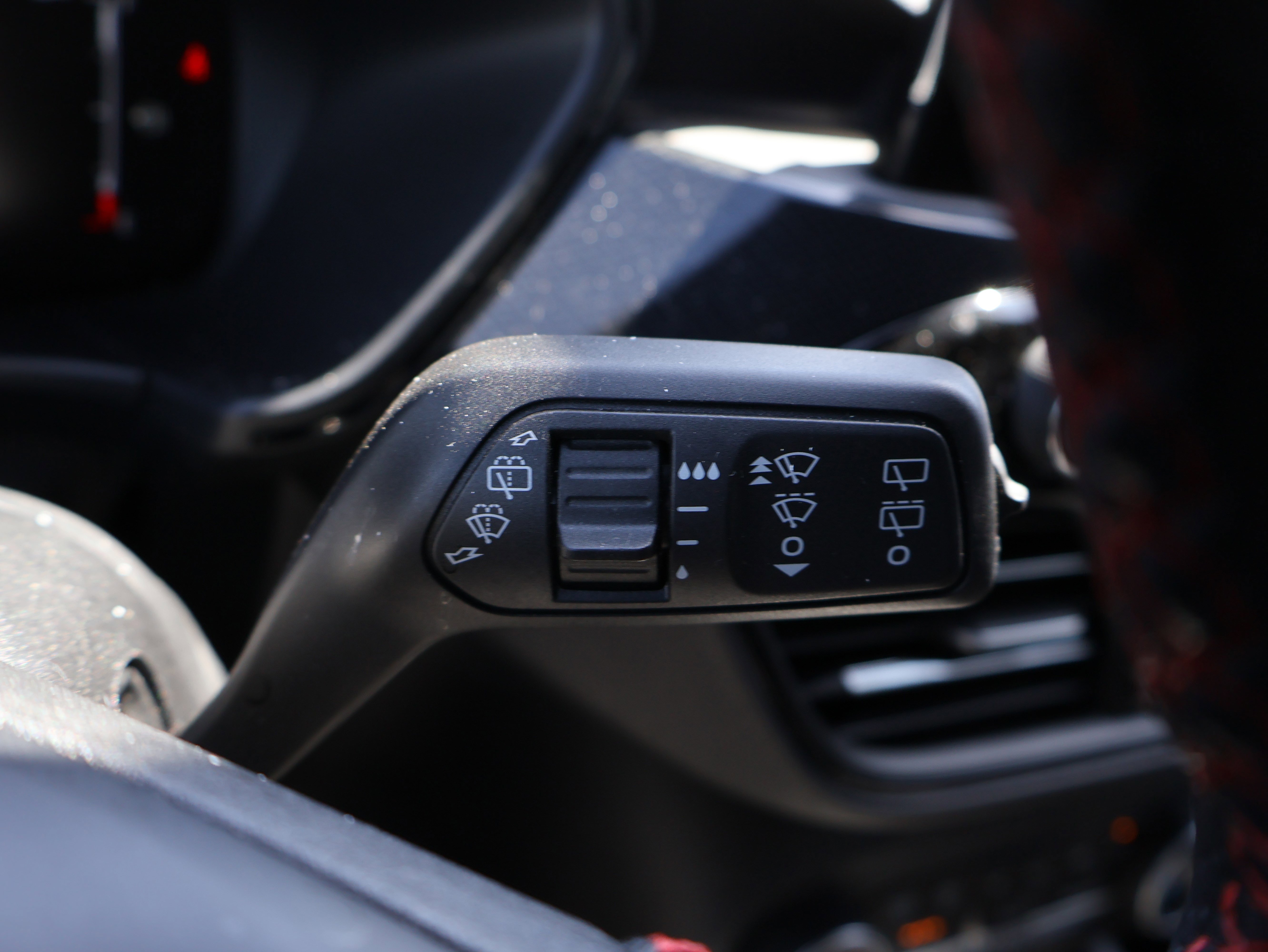 Used 2025 Ford Escape ST-Line AWD/4WD image 32