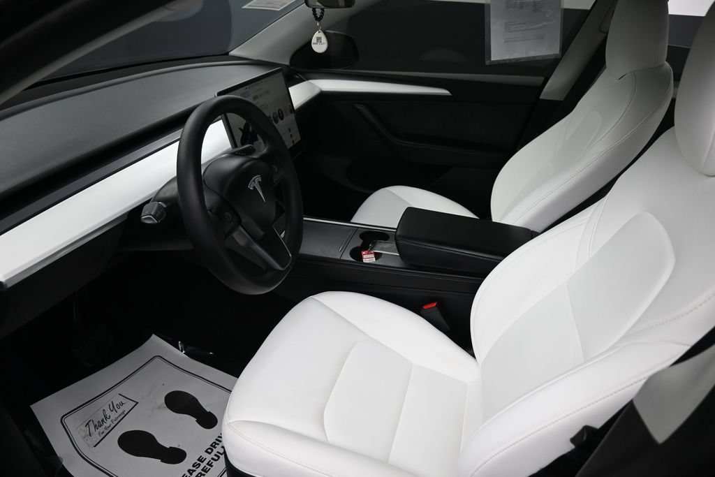 Used 2024 Tesla Model Y 2WD image 28
