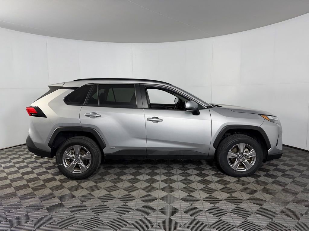 Used 2025 Toyota RAV4 XLE image 4