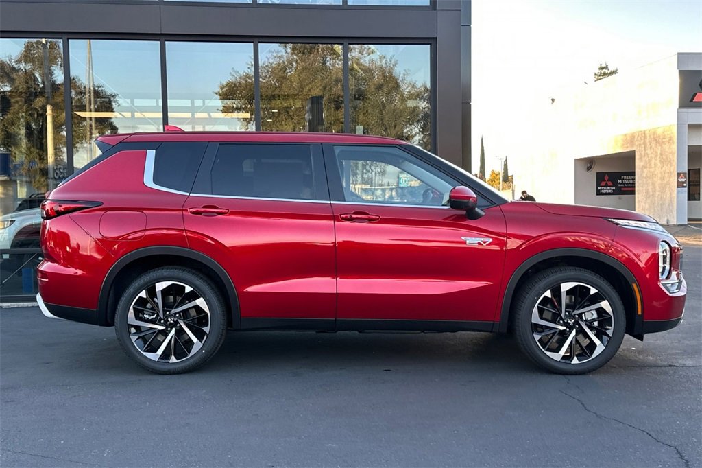 New 2025 Mitsubishi Outlander SE image 4
