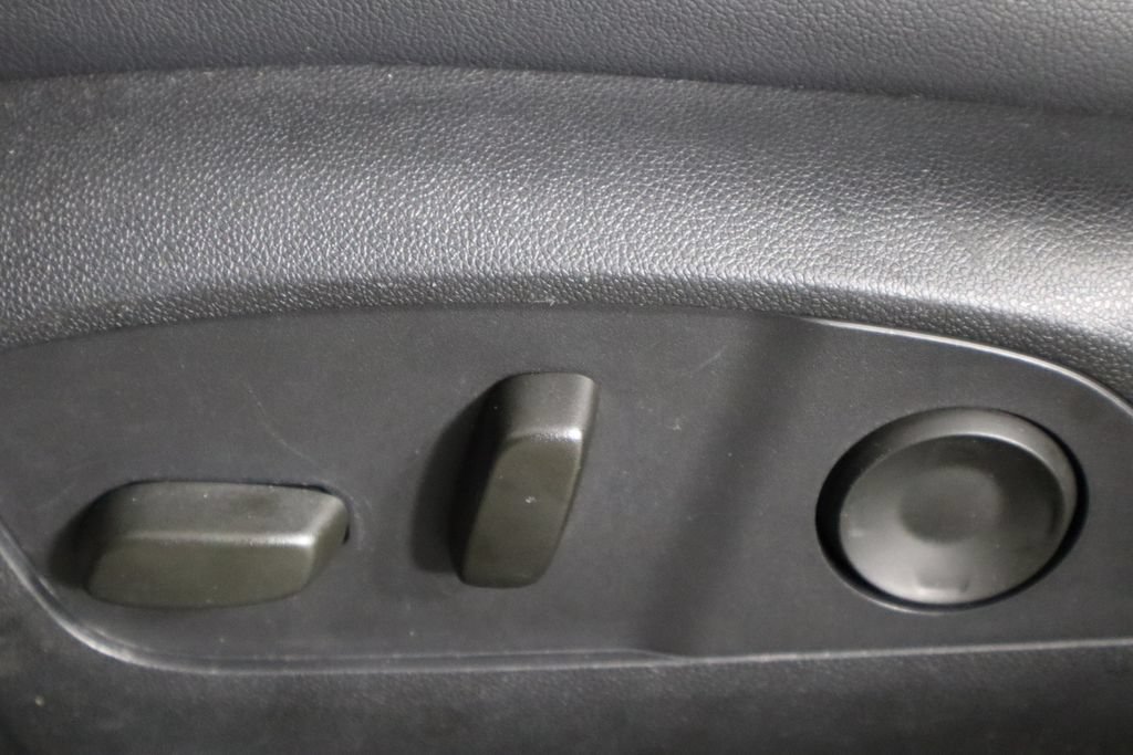 Used 2024 Chevrolet Equinox EV RS FWD image 23