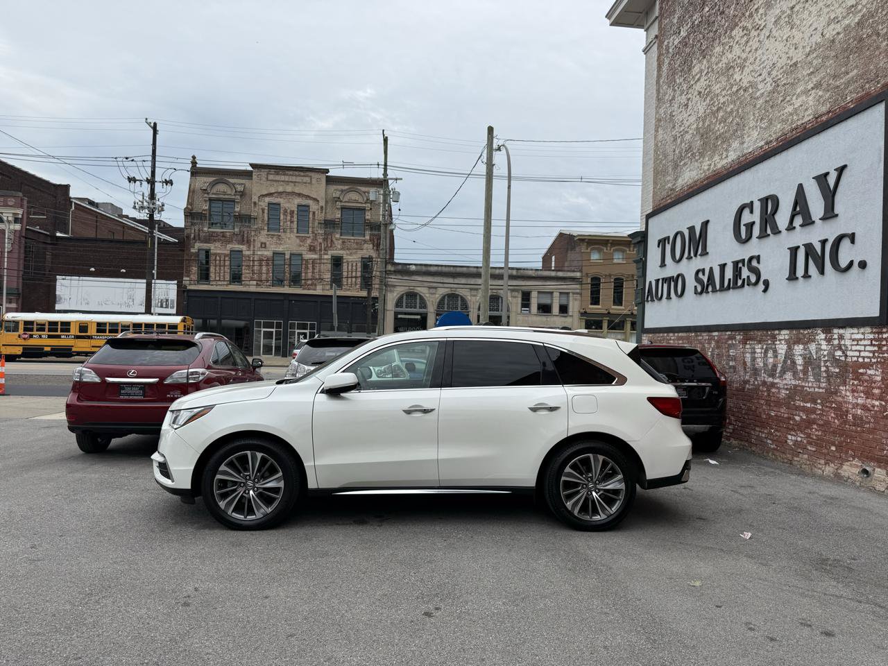 Used 2017 Acura MDX w/ Technology Package AWD/4WD image 5