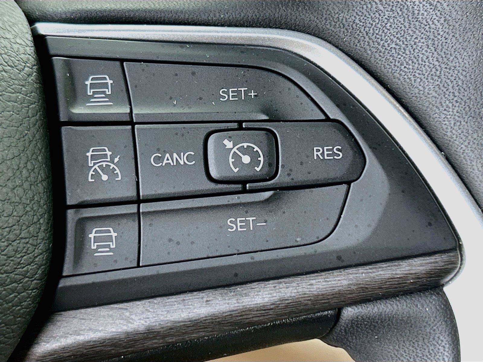 Used 2024 Jeep Grand Cherokee L Limited AWD/4WD image 39