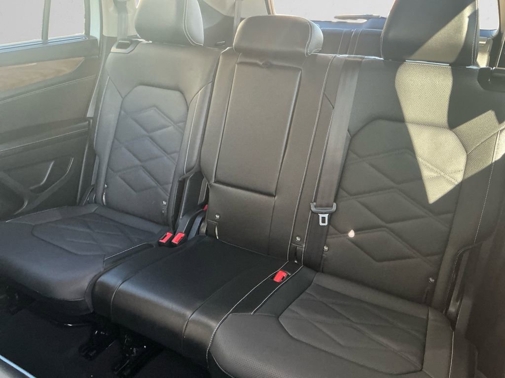 Used 2025 Volkswagen Atlas SE image 13