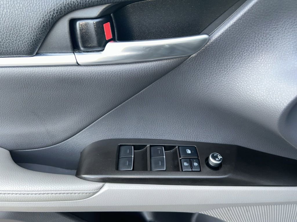 Used 2021 Toyota Camry XLE image 15