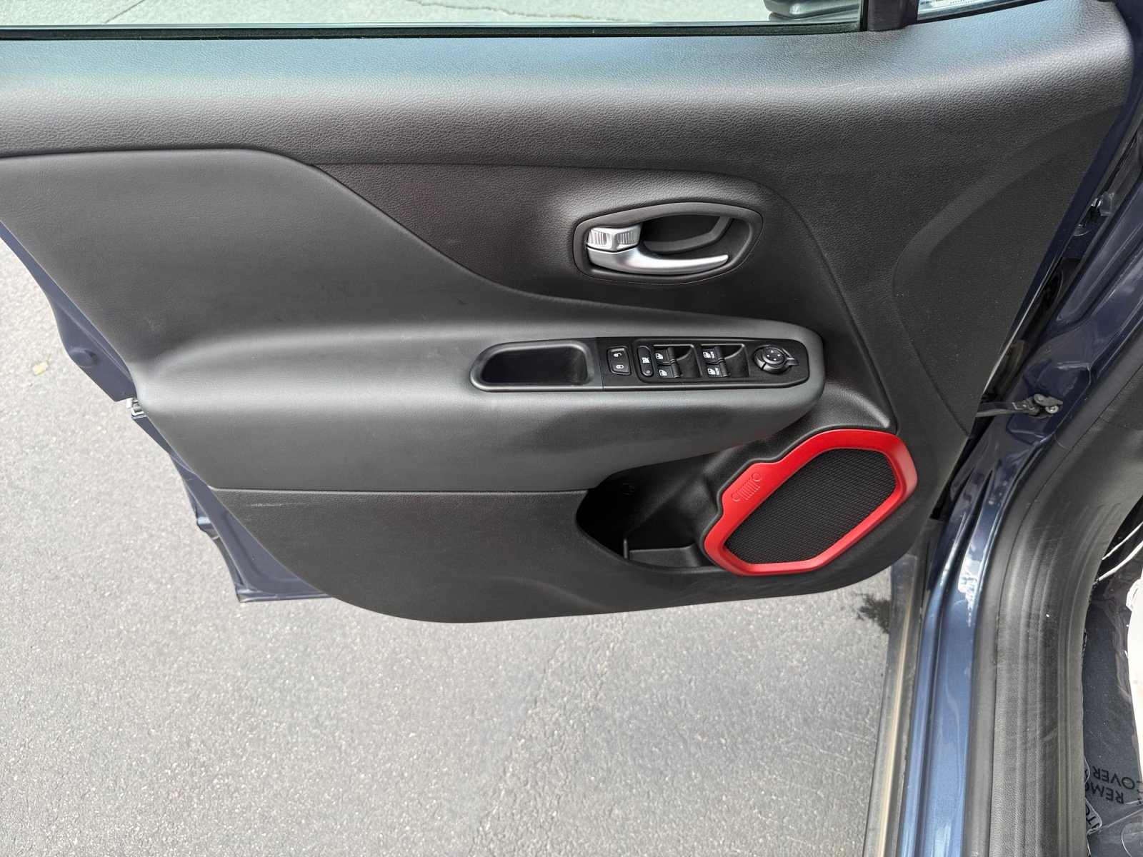 Used 2020 Jeep Renegade Trailhawk w/ UConnect 8.4 Nav Group AWD/4WD image 9