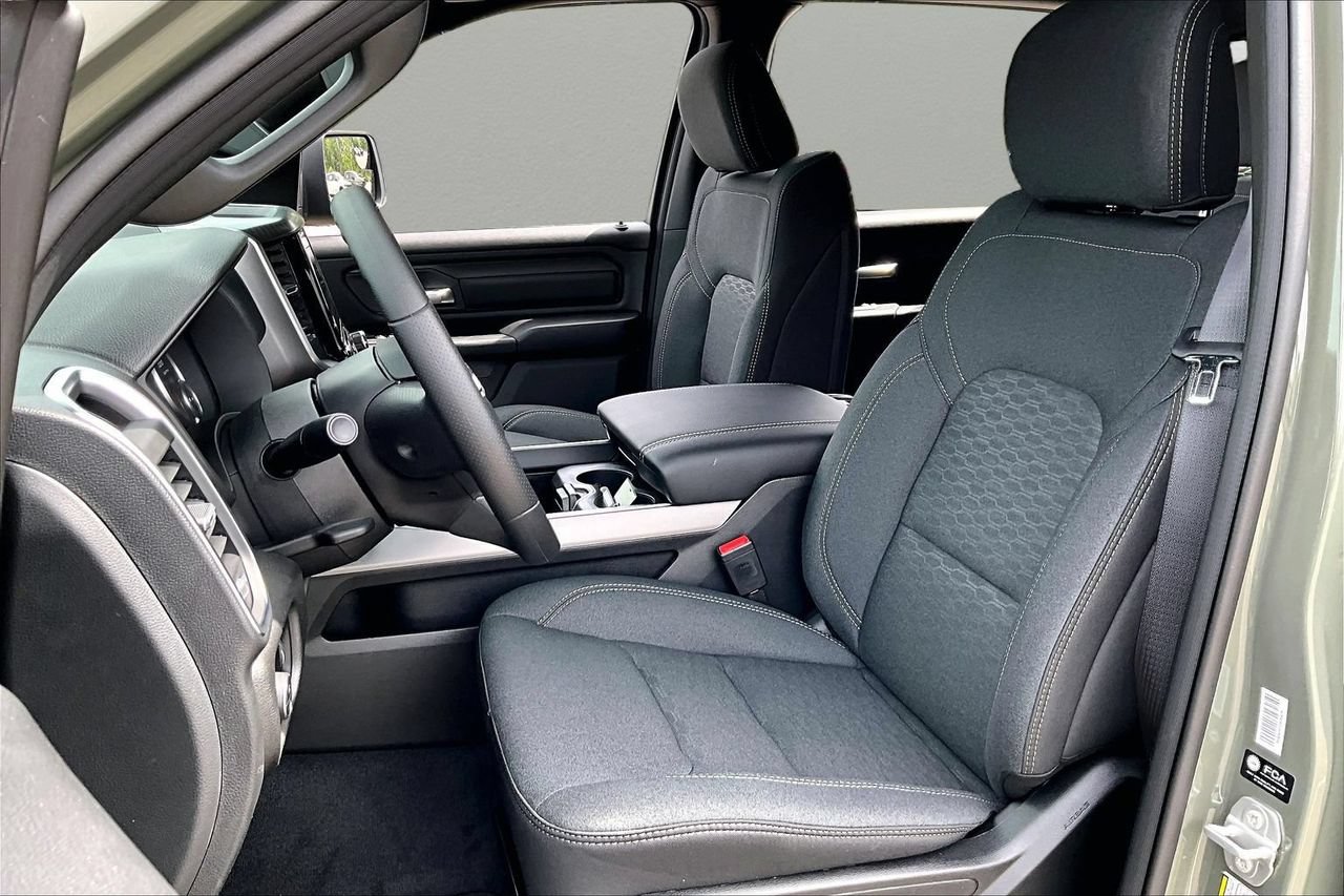 New 2026 RAM 1500 Express AWD/4WD image 17