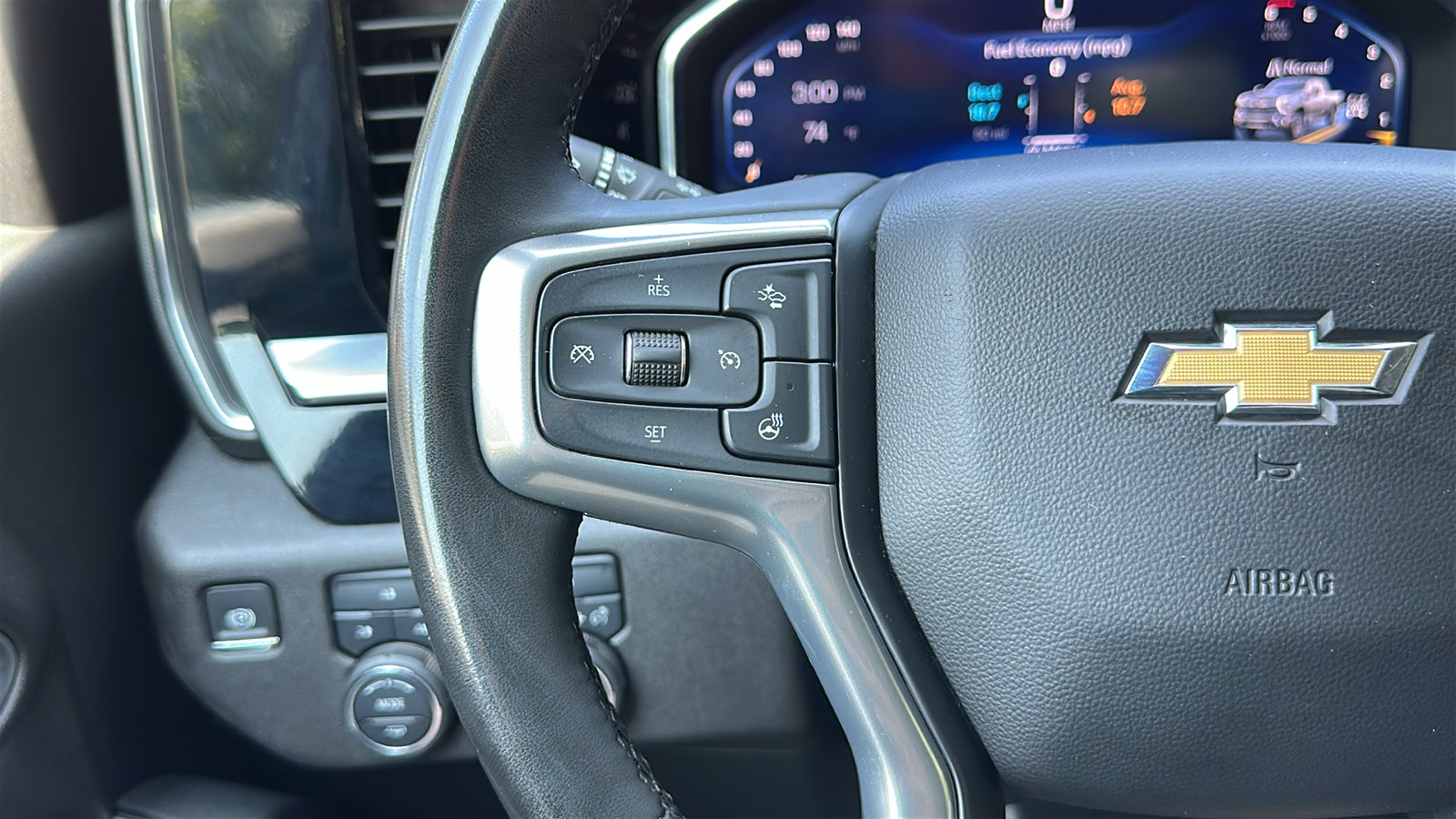 Used 2025 Chevrolet Silverado 2500 LT w/ Convenience Package AWD/4WD image 18