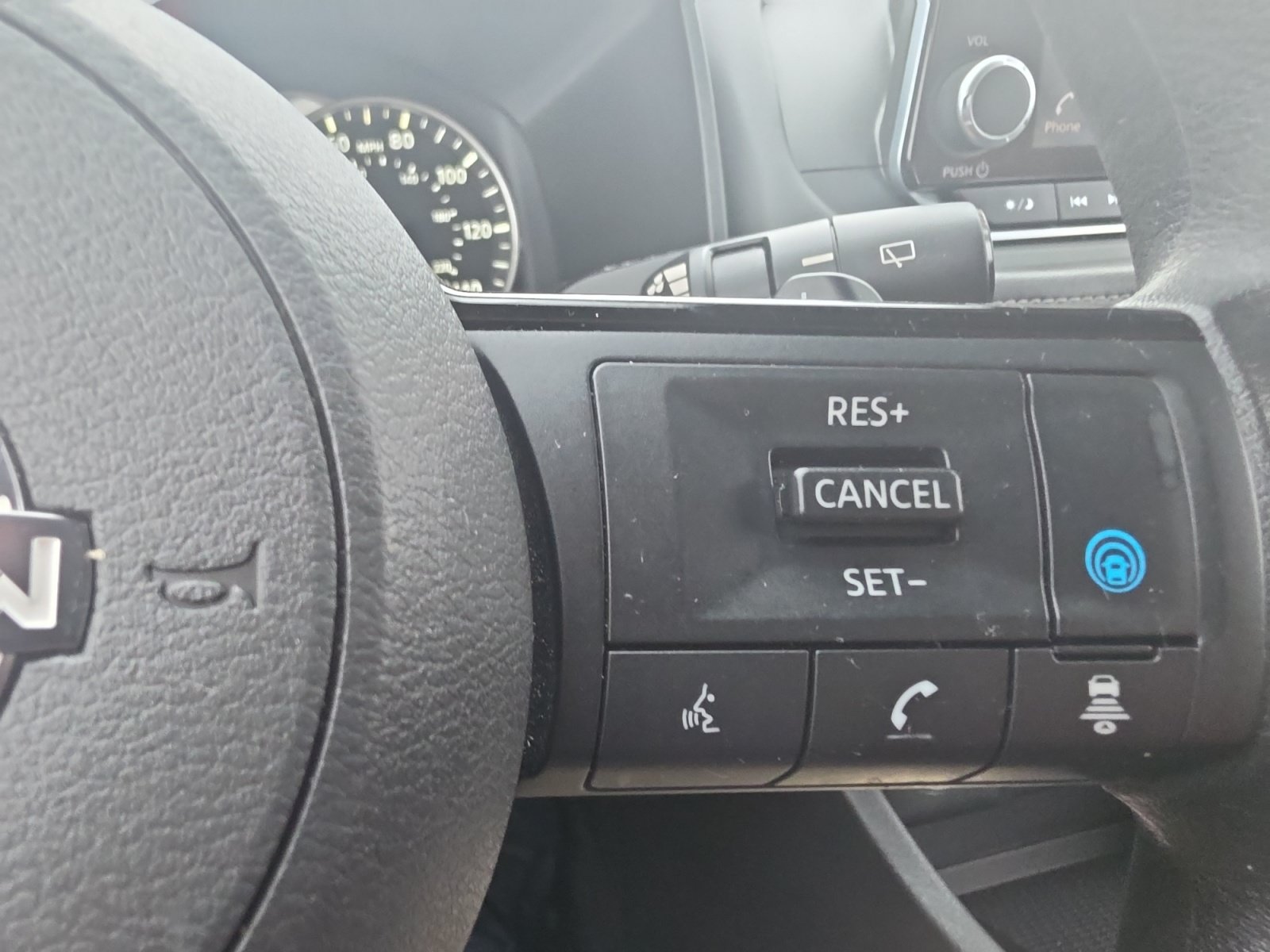 Used 2023 Nissan Rogue SV FWD image 14