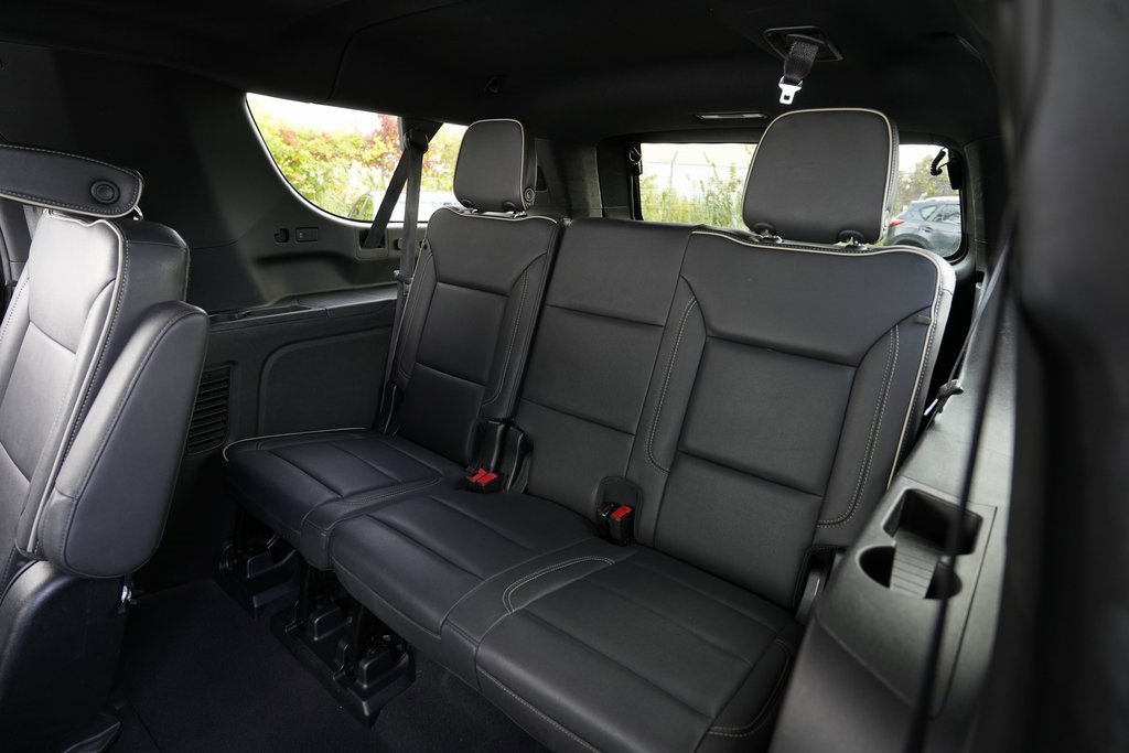 Used 2023 Chevrolet Suburban Premier image 24