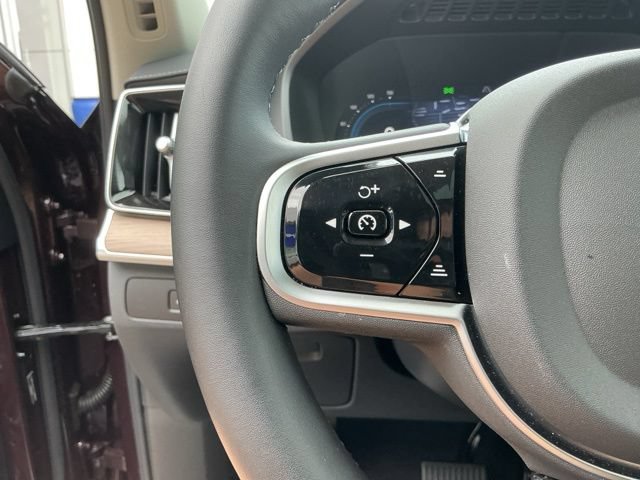 Certified 2025 Volvo XC90 B5 Plus AWD/4WD image 19
