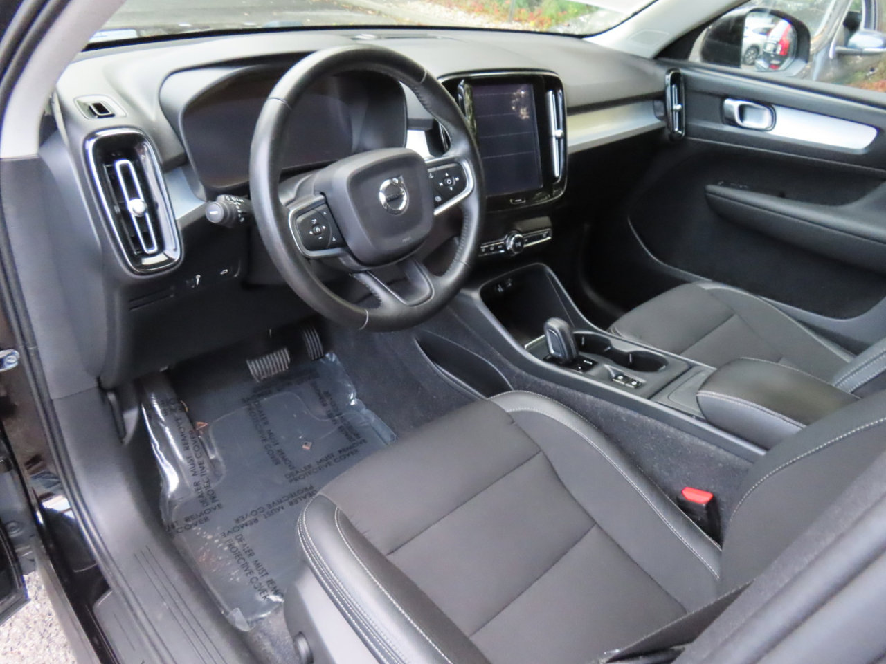 Used 2020 Volvo XC40 T5 Momentum image 5