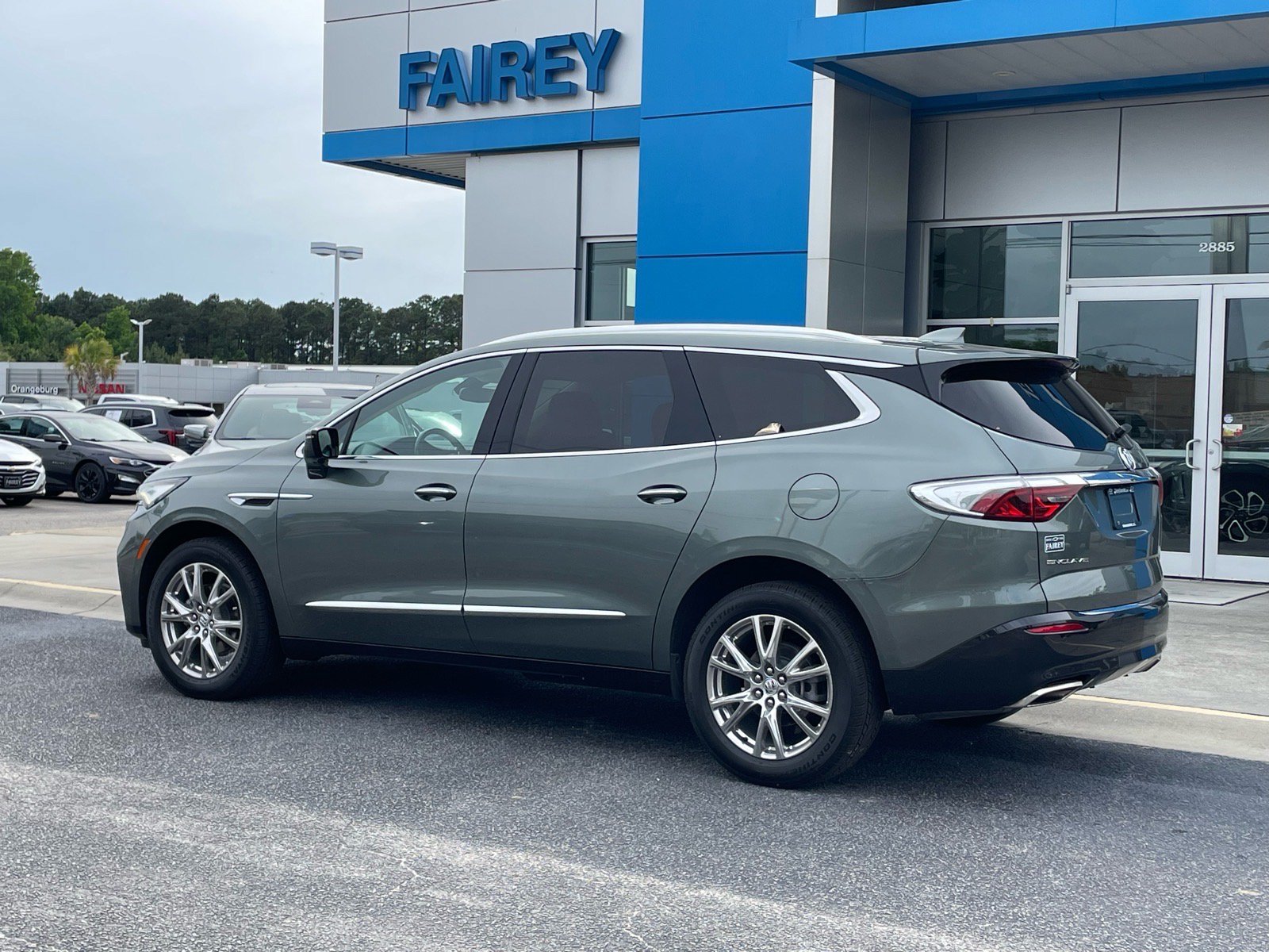 Used 2023 Buick Enclave Essence w/ Experience Buick Package FWD image 3