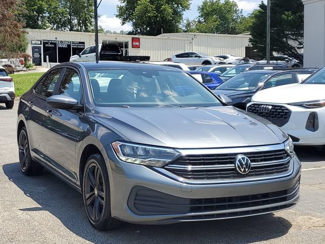 Used 2023 Volkswagen Jetta SE FWD image 3
