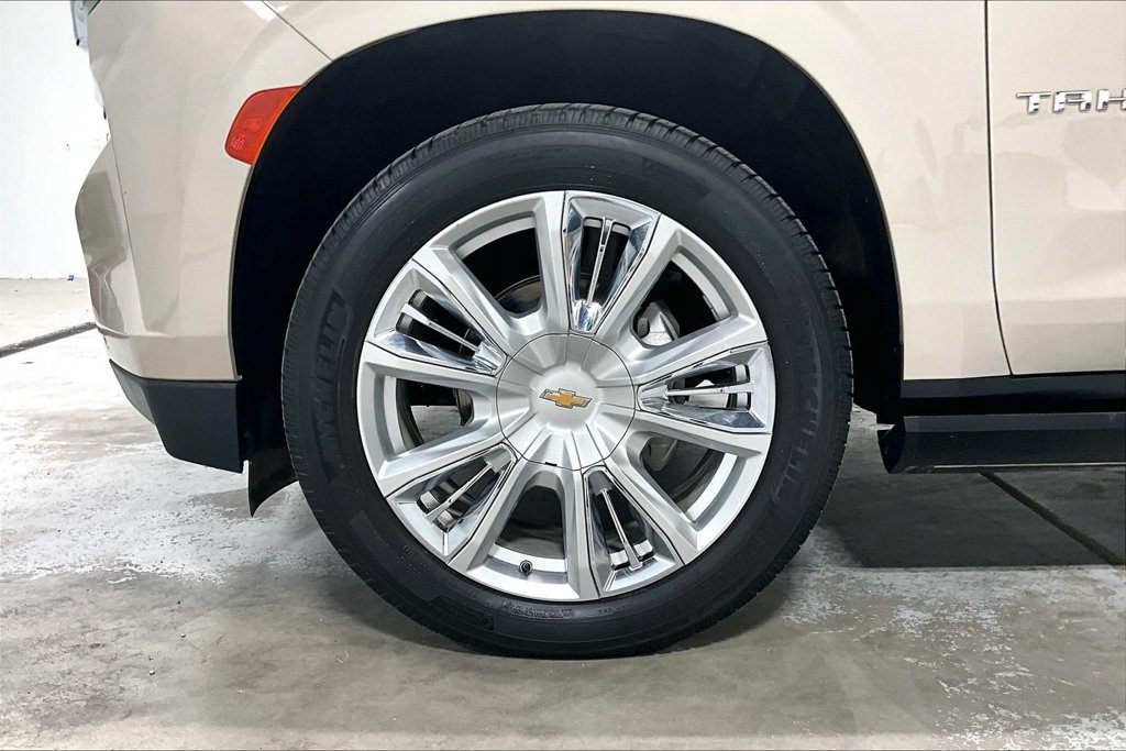 Used 2022 Chevrolet Tahoe High Country w/ Premium Package AWD/4WD image 10