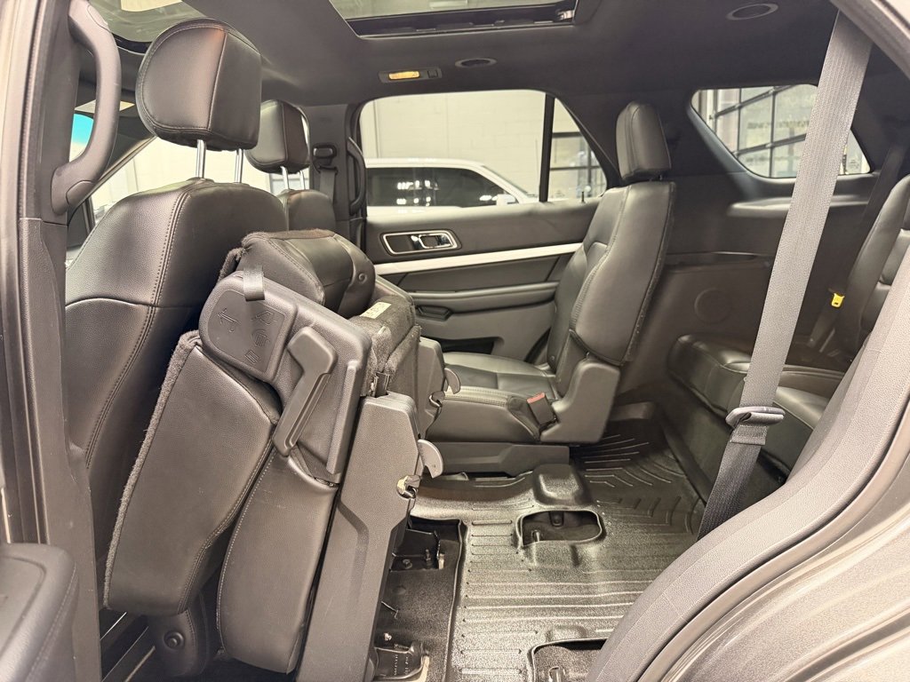 Used 2017 Ford Explorer XLT w/ Equipment Group 202A image 19