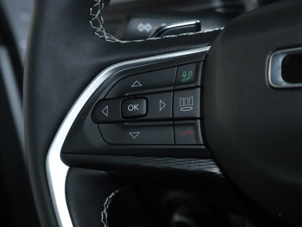 Used 2025 Jeep Grand Cherokee Laredo X image 23