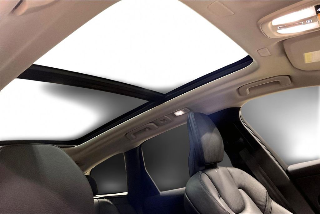 Certified 2023 Volvo XC60 B5 Plus w/ Climate Package image 26