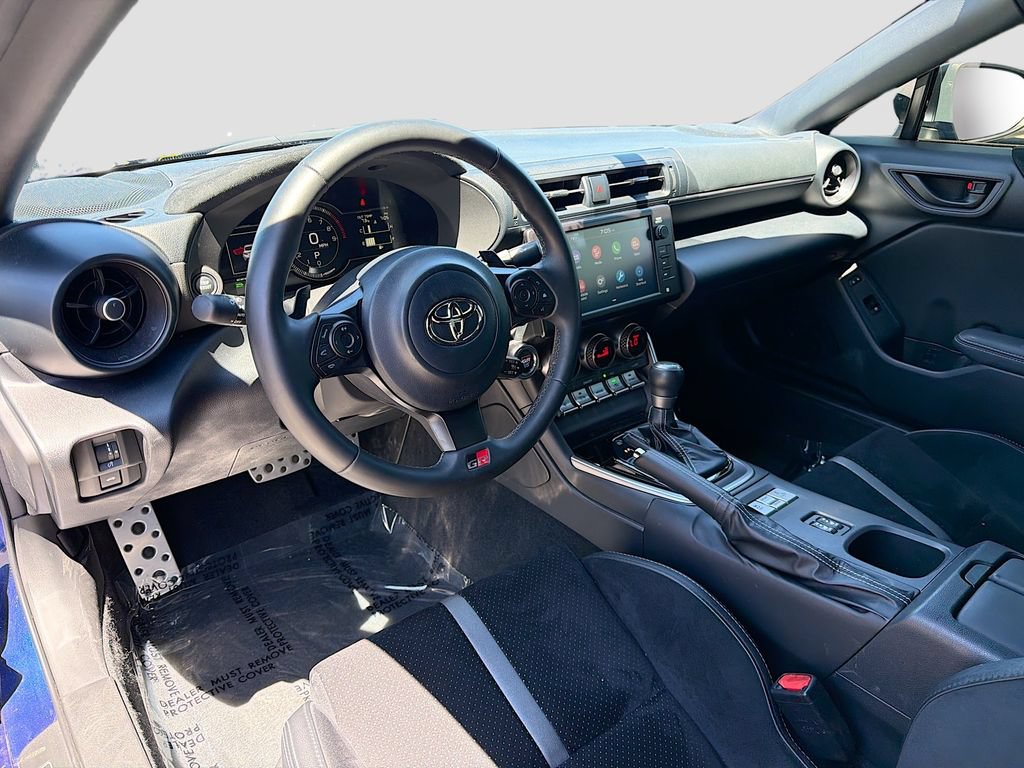 Used 2025 Toyota GR86 Premium w/ ALL Weather Mat Package (TMS) RWD image 9