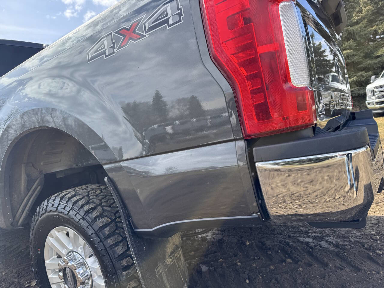 Used 2019 Ford F250 XLT w/ Camper Package image 23