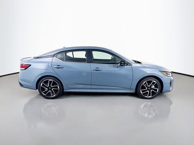 Used 2025 Nissan Sentra SR w/ SR Premium Package FWD image 5