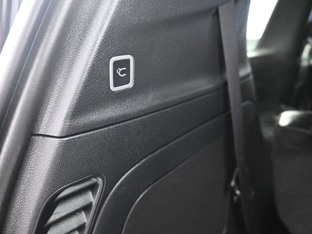 Used 2025 Chrysler Pacifica Select image 13