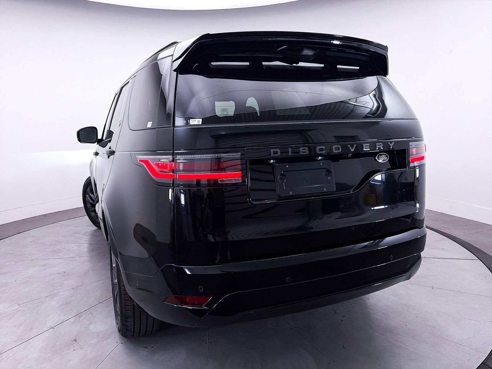 Used 2023 Land Rover Discovery S R-Dynamic AWD/4WD image 4