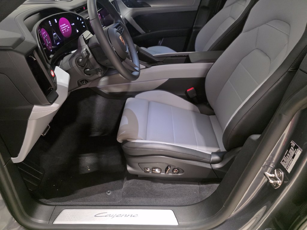 New 2026 Porsche Cayenne Electric AWD/4WD image 5